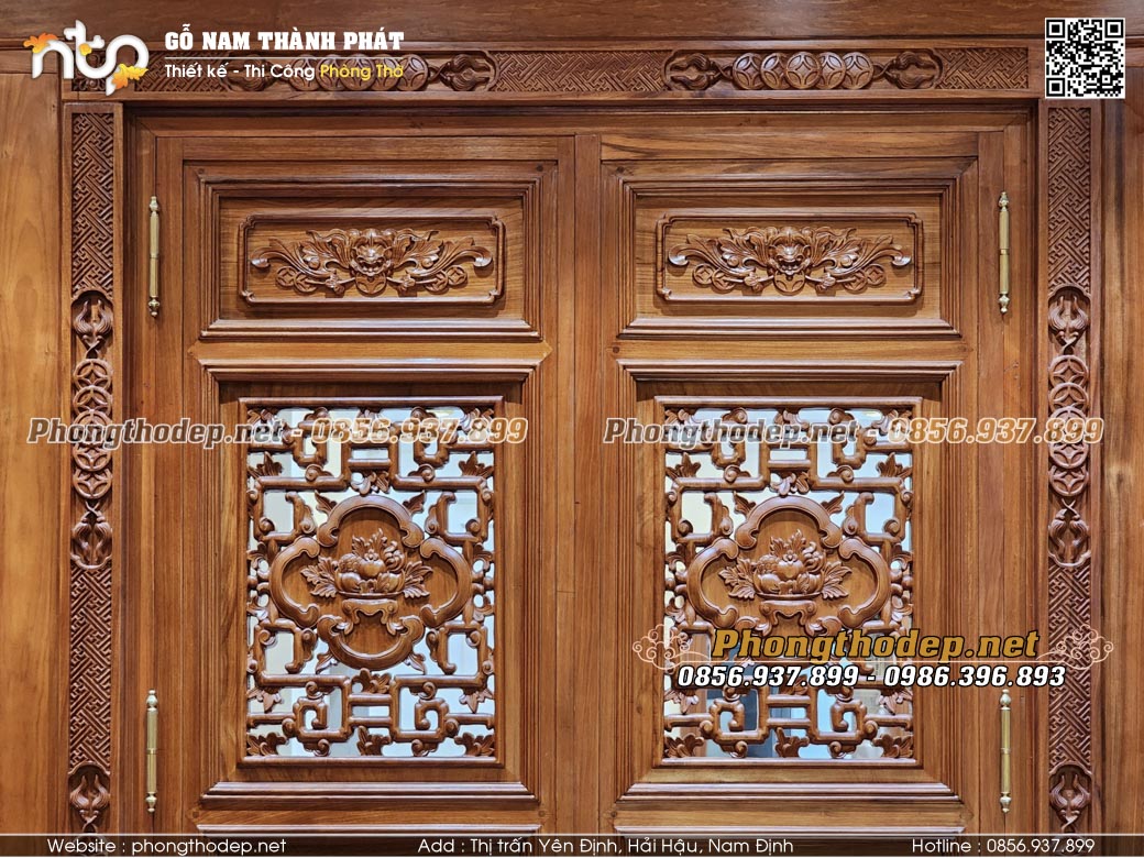 Mẫu cửa bức bàn đẹp đục tay thủ công hoạ tiết tứ quả điển hình